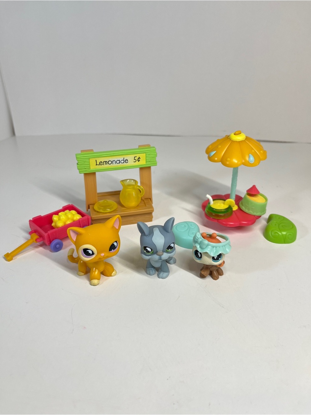 Littlest Pet Shop 3-Pack Scenery Lemonade Stand Set #855 #856 #857 Shorthair Cat